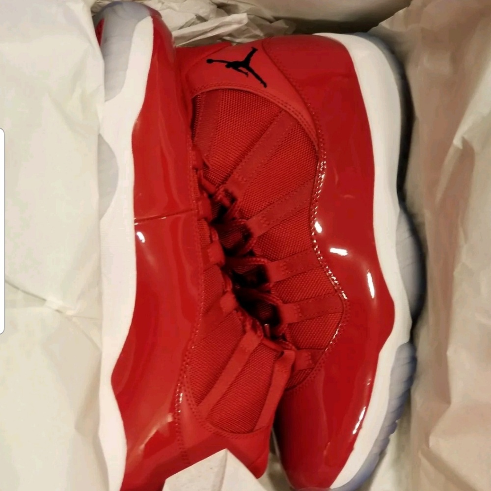 Red jordan retro 11 size 11